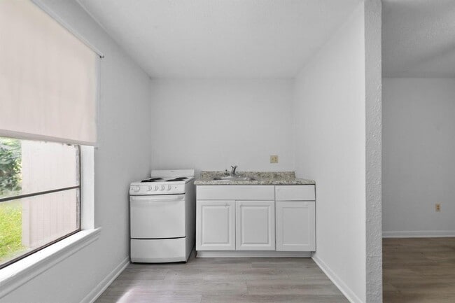 Photo - 806 E Emily Ave Unit 6
