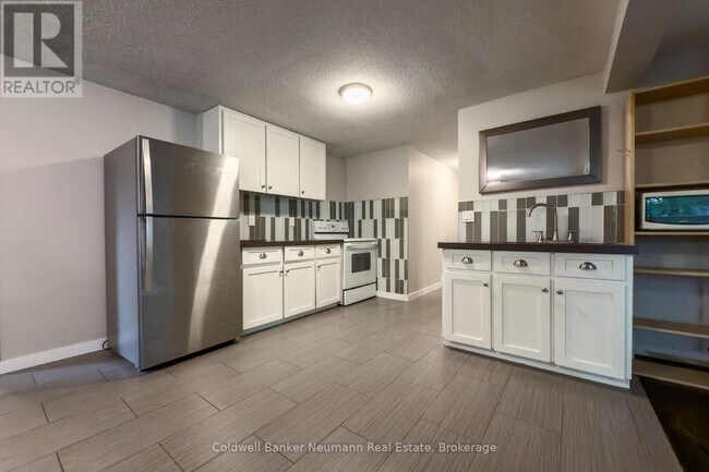Photo - 723 Scottsdale Dr