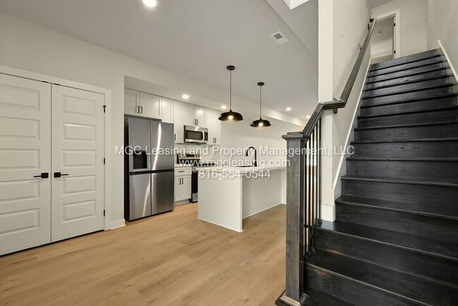 Building Photo - Oak Ridge Falls Townhomes – Modern Living in Raymore - Convenient self-guided tours are available