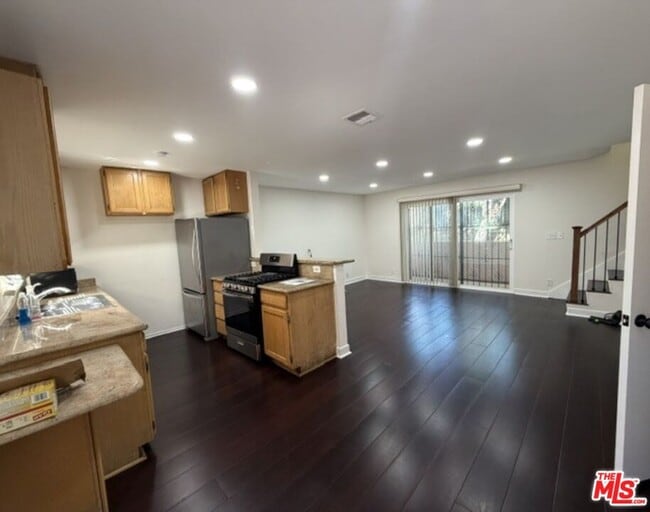 Photo - 720 N Eucalyptus Ave Unit 106