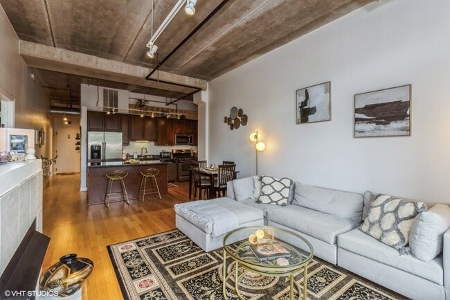 Building Photo - 833 W 15th Pl Unit 3 Rental