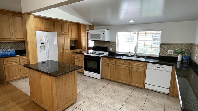 Photo - 5138 W 141st St