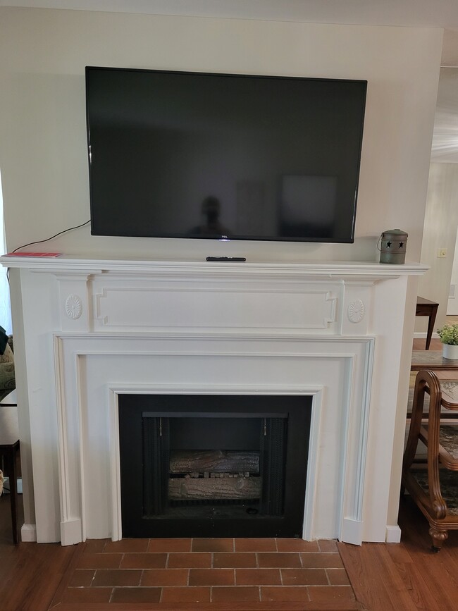 Gas FP - 950 E Rue de la Banque St Unit 310