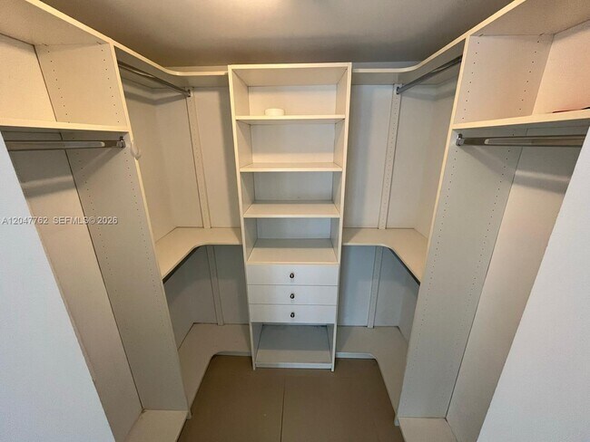 Photo - 31 SE 6th St Unit 1004