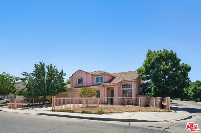 Building Photo - 3702 Las Palmas Ave Rental