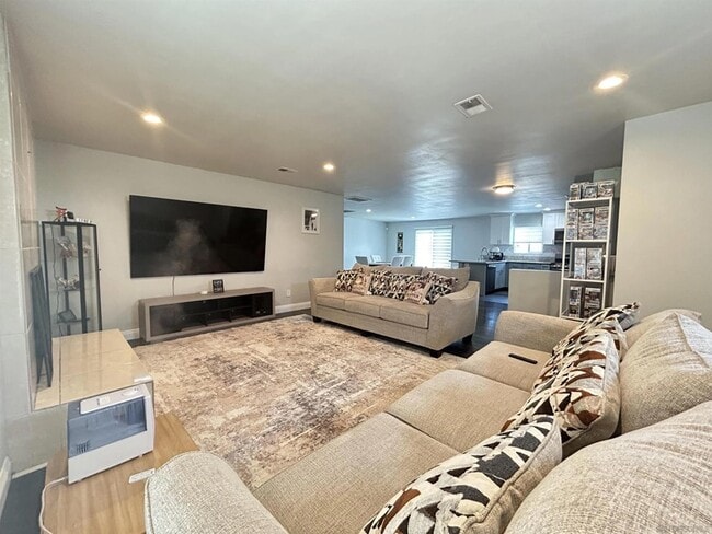 Photo - 1121 Grand Ave