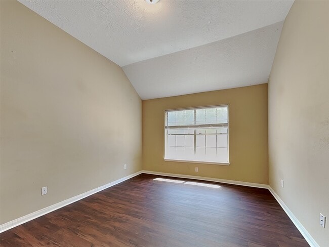 Photo - 17302 Lonesome Dove Trail