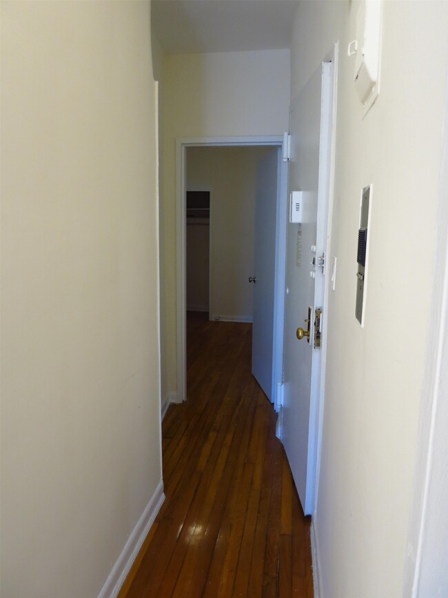 Photo - 429 E 83rd St Apartamento Unidad 5A