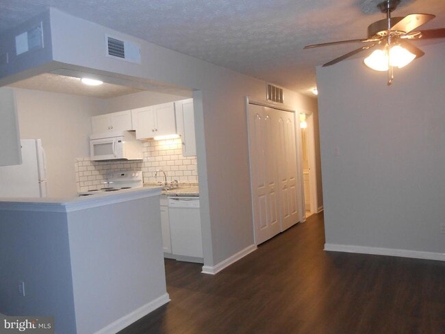 Building Photo - 44706 Beechwood Ct Rental