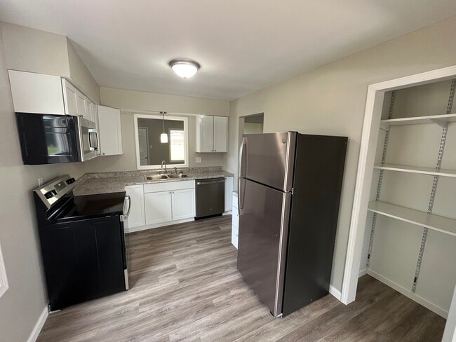 Photo - 17 N Water St