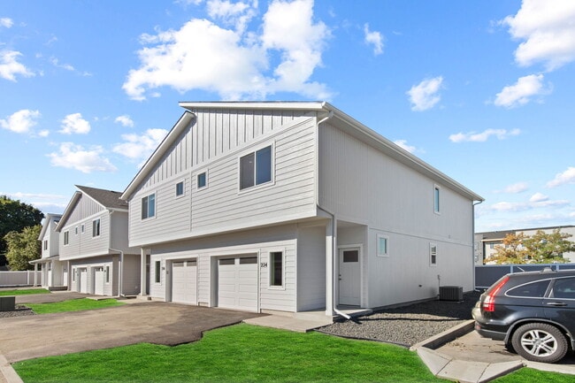Photo - 218 Woodlawn Ln