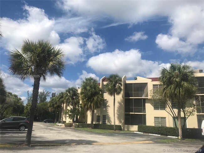 Building Photo - 3100 Riverside Dr Unit 108