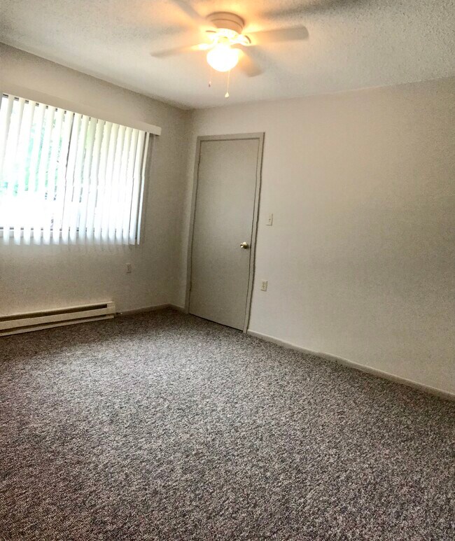 Master Bedroom - 620 3rd Ave E Unit Meadowview Apt.