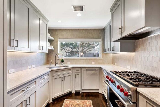 Photo - 4214 Whitman St