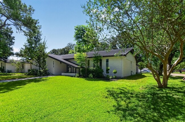 Photo - 5675 Sylmar Rd