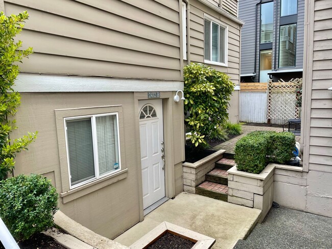 Beautiful One Bedroom Condo in Queen Anne - Beautiful One Bedroom Condo in Queen Anne Unit B