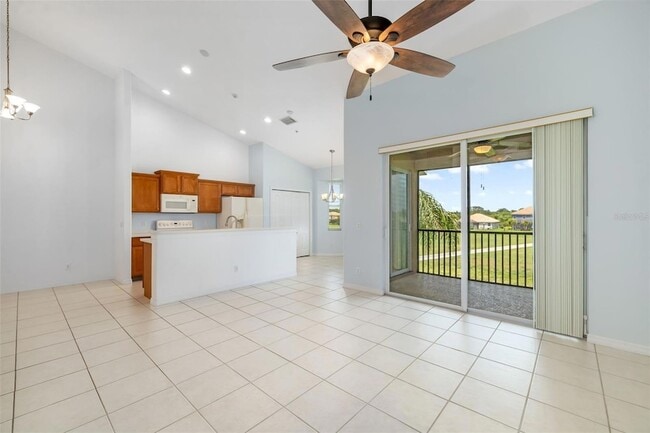 Photo - 905 Fairwaycove Ln Unit 203