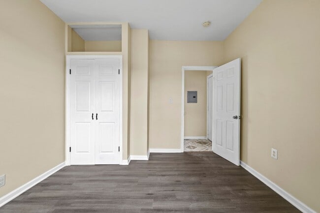 Photo - 162-166-166 Manchester Ave