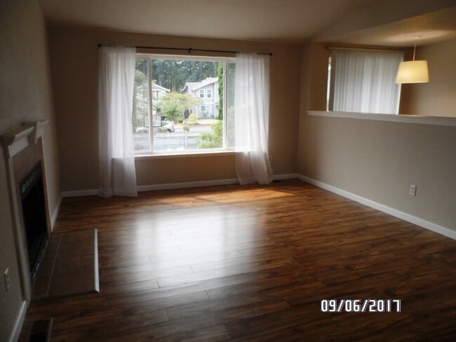 Photo - UNIVERSITY PLACE 4 bdrm, 2 bath, $2995 rent