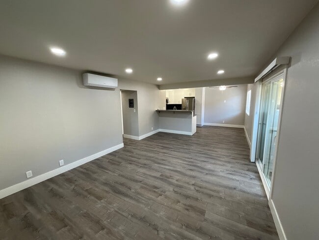 Photo - Lawrence Arms Apartments