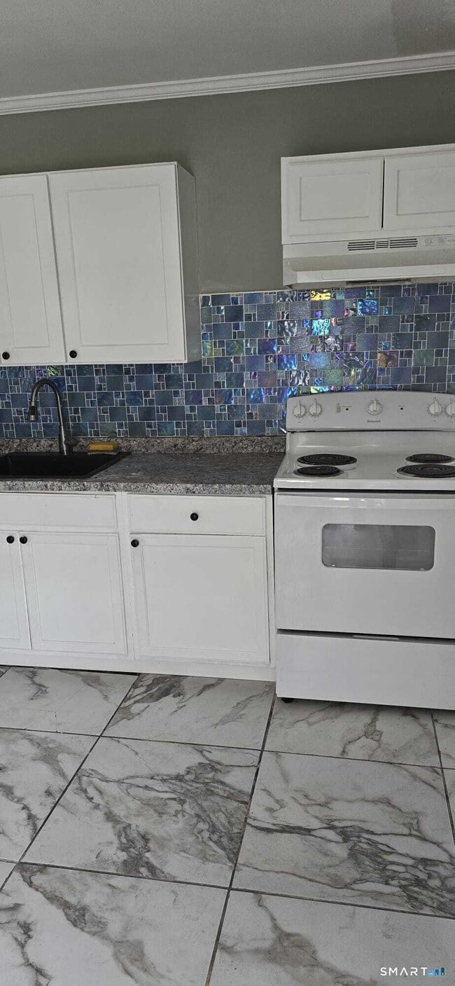 571 1st Ave Unit 2