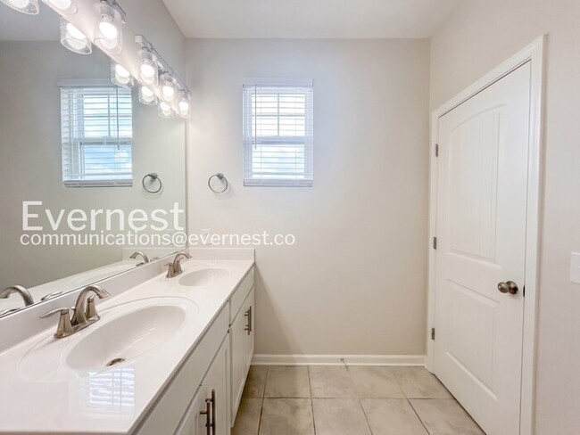 Photo - Limited Time Special Offer / 3 Bed/3 Bath Townhome with Attached Garage / Pet-Friendly / Vouchers...