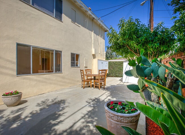 Building Photo - 2256 S Carmelina Ave Rental