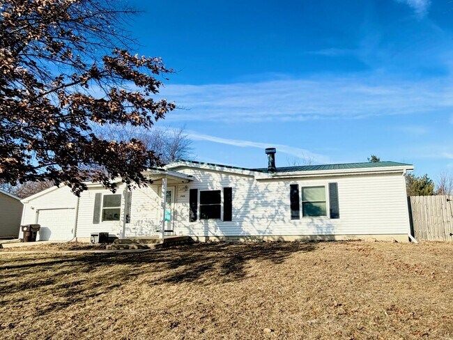 Building Photo - 2406 Robin Rd