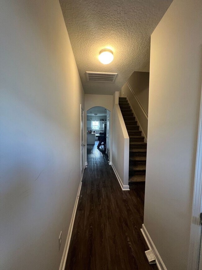 Photo - 210 Shallowbag Bay Ln