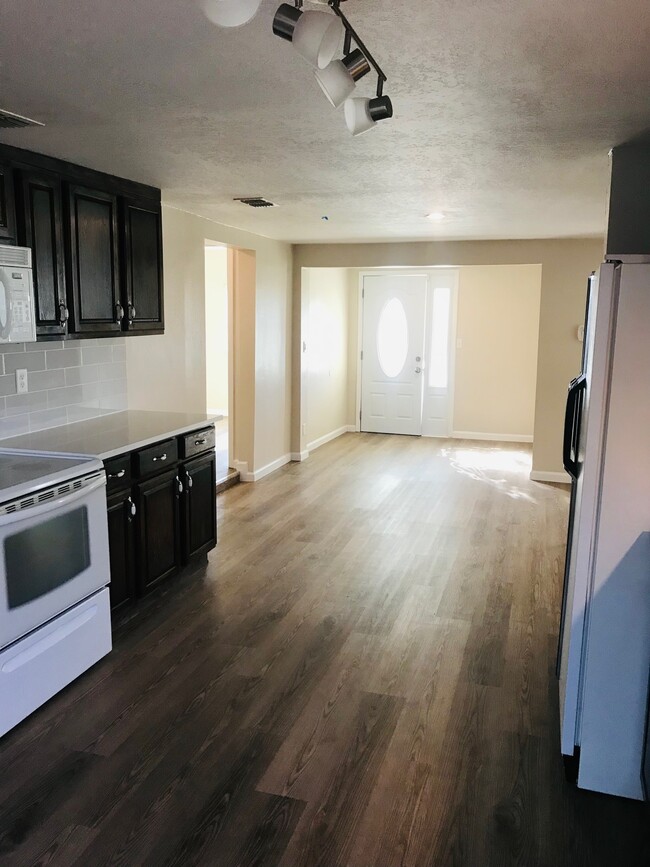 Photo - 5015 Santee St