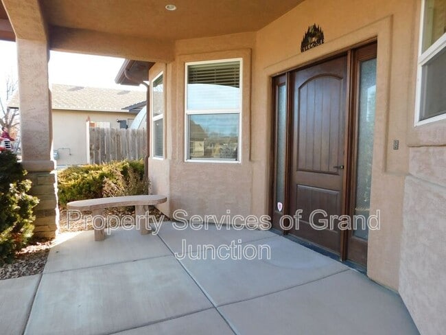 Photo - 325 Arches Dr