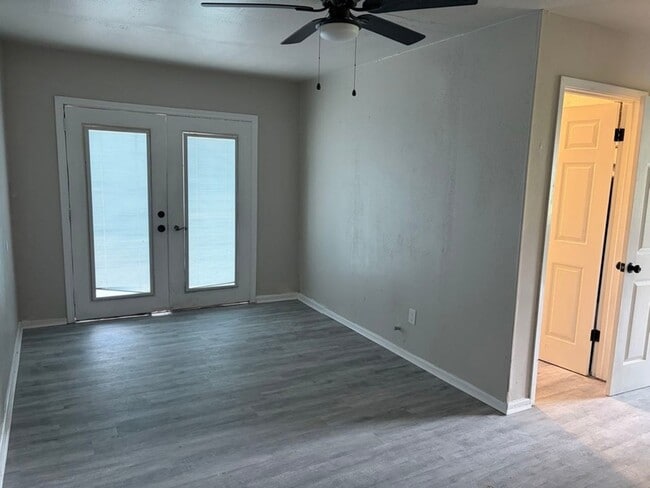 Photo - 5890 Helbig Rd