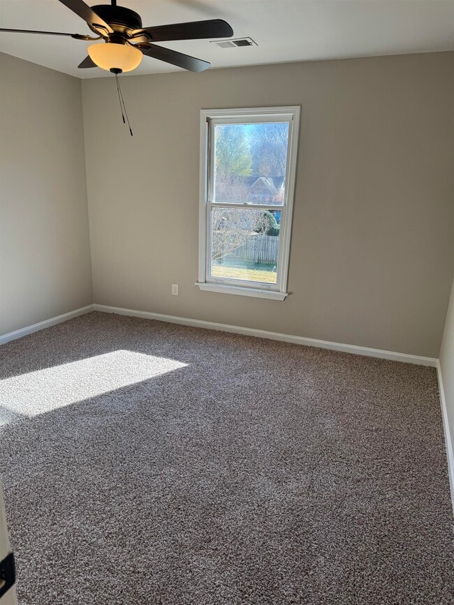 Photo - 339 Oakleigh Dr