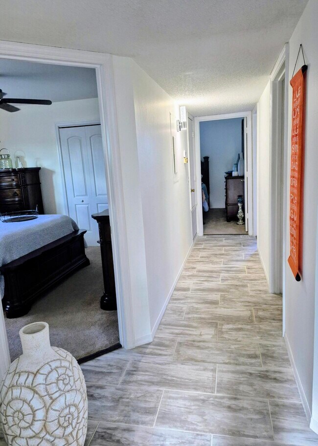 Photo - 1975 Westminster Cir Unit 4