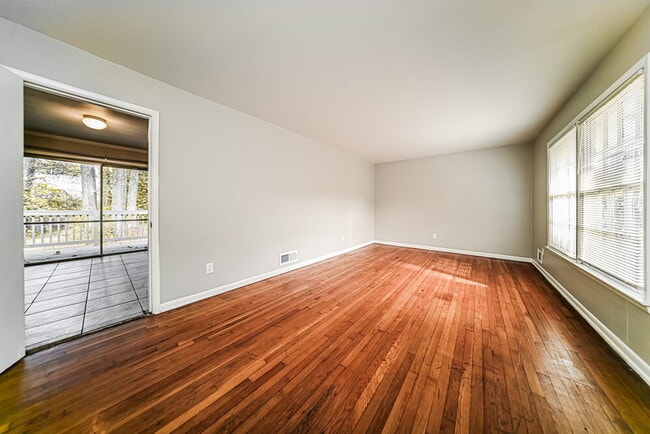 Photo - 2107 Hilton Dr