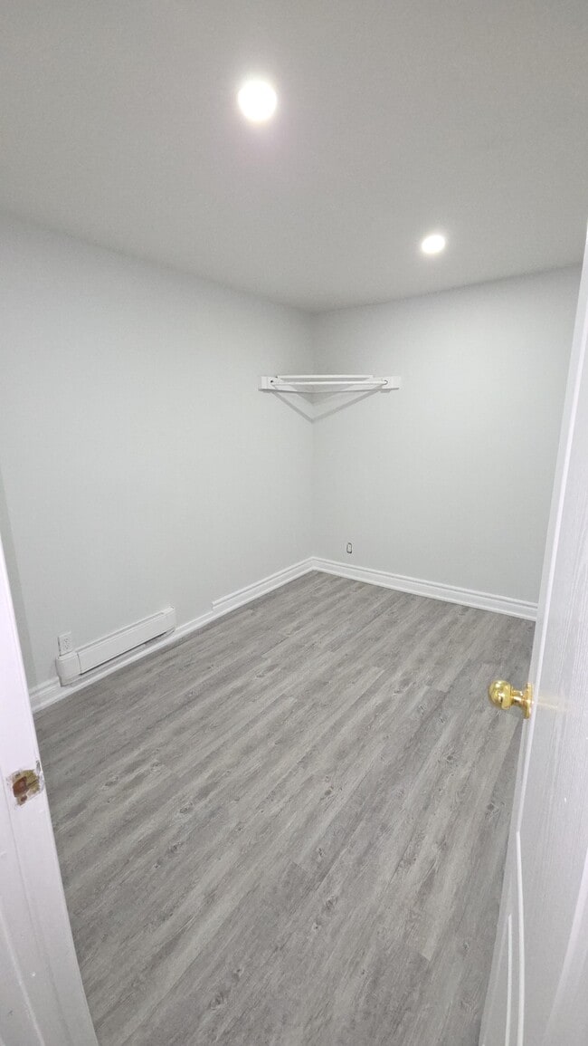 Photo - 1299 Gerrard St E Unit 4