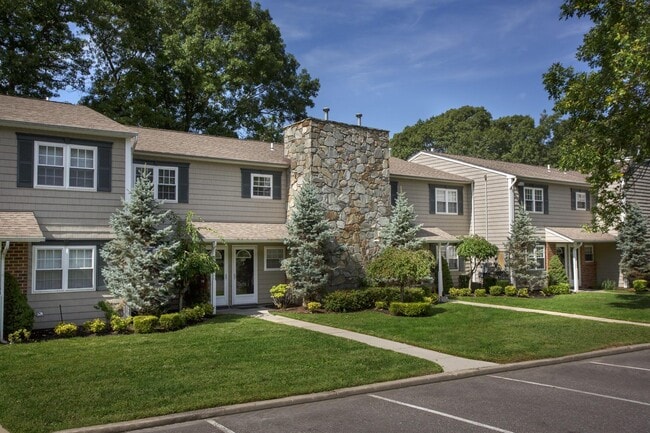 Building Photo - 151 Lake Pointe Ct Unit 151 Rental