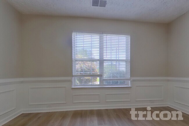Photo - 411 Clearstream Ln