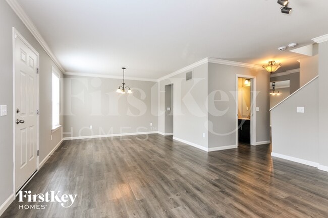 Photo - 1007 Carpathian Dr