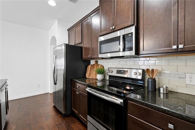 4987 Longview Walk