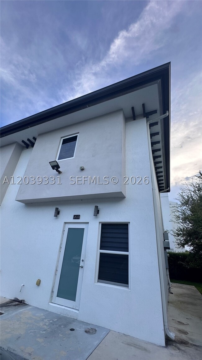 Building Photo - 6410 SW 139th Ave