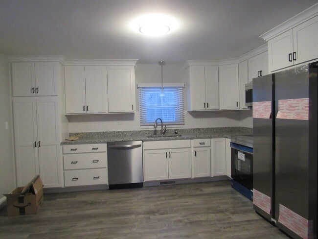 Photo - Auburn NH Single Family Home for Rent!