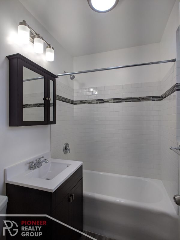 Photo - 3345 N Marshfield Ave Unit 302