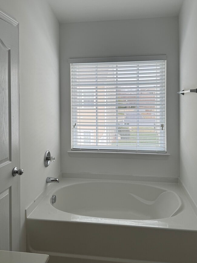 Tub Master Bathroom - 13373 Calloway Glen Dr