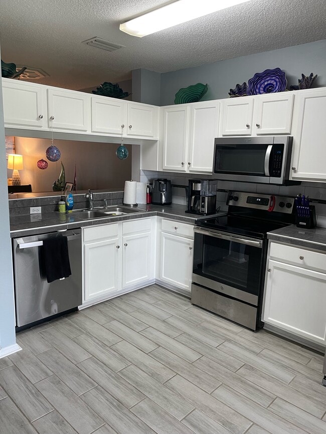 Building Photo - 4676 Sabal Key Dr