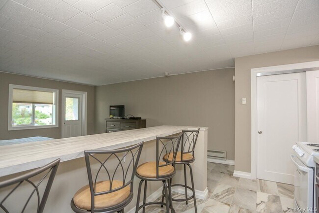 Photo - 30 US-9W Unit 23