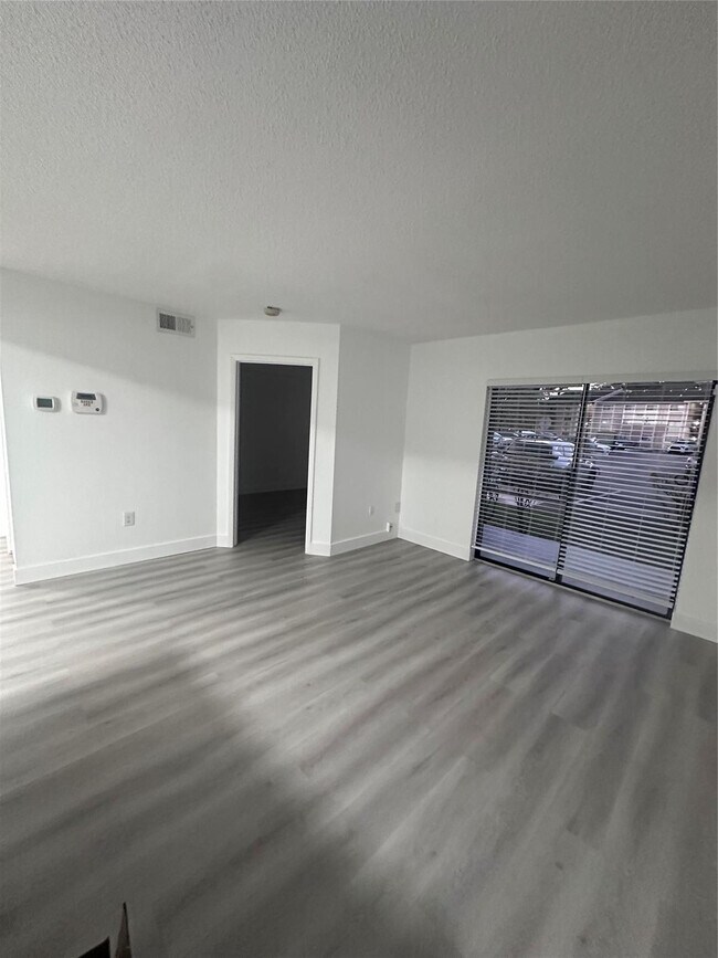 Photo - 450 Palm Cir W Unit 102