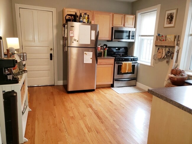 Photo - 1530 W Diversey Pkwy