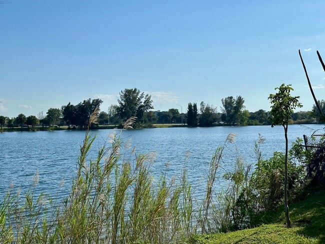 Building Photo - Crystal Lake Condominiums Unit Crystal Lake