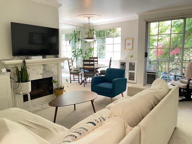 Building Photo - 1375 Kelton Ave Unit 203